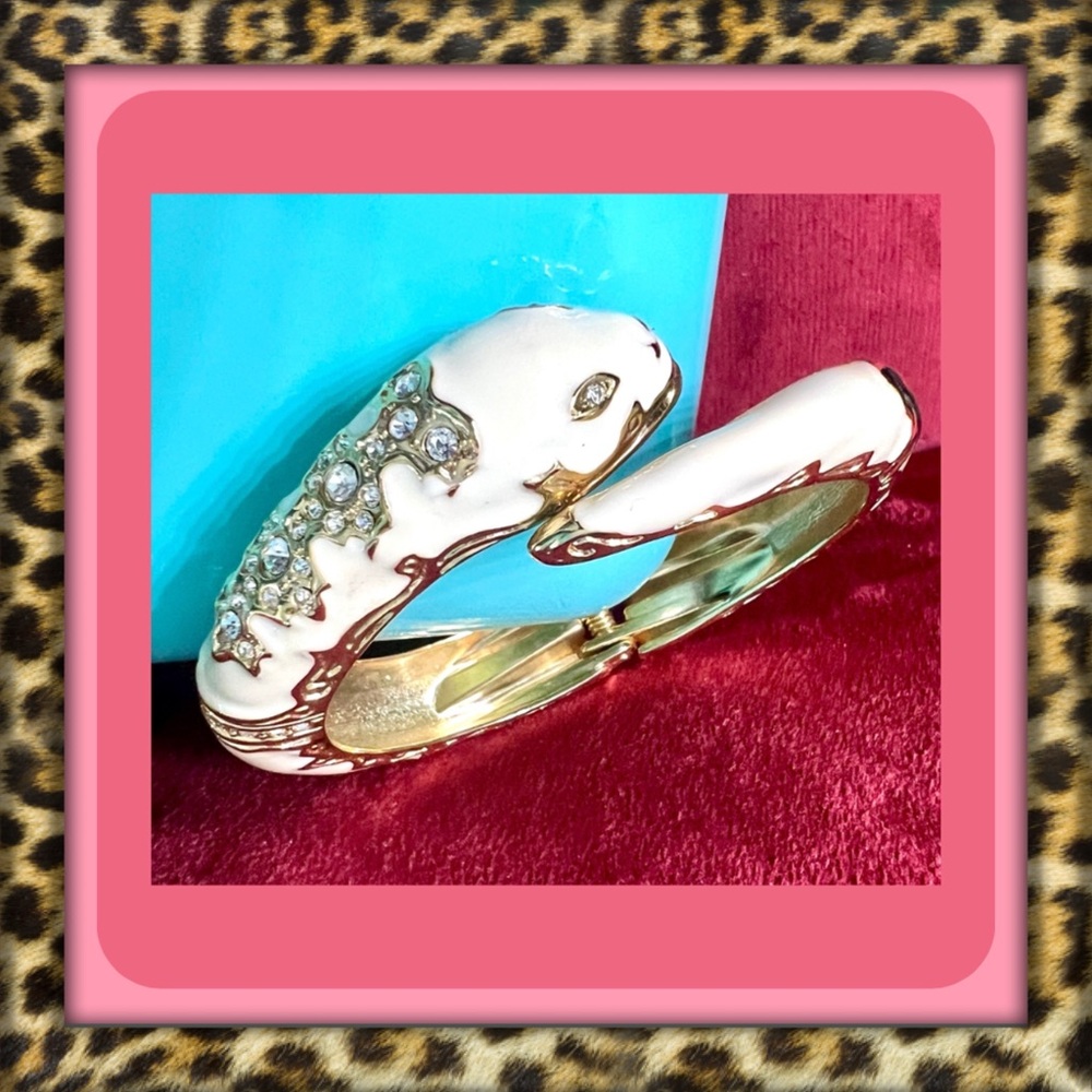 👑✅PRICE FIRM✅ White and Gold Snake Bracelet with Rhinestones. NWOT